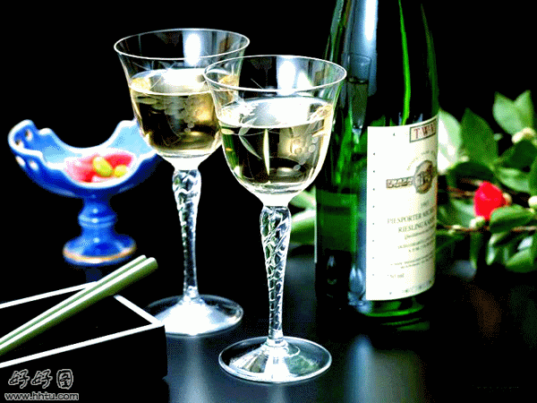 gify-drinki - alkohol wino migajacy709.gif